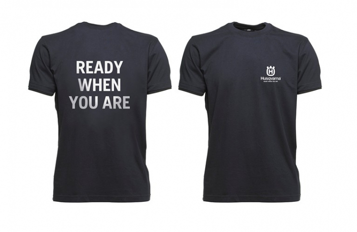 Husqvarna T-Shirt, Ready When You Are i gruppen Kläder & Skyddsutrustning / Arbetskläder / Accessoarer hos Entreprenadbutiken (5823247)