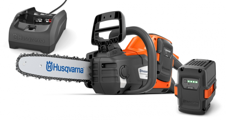 Husqvarna 225i inkl B140 & C80 i gruppen Skog / Motorsågar / Batterimotorsågar hos Entreprenadbutiken (9705475-06)