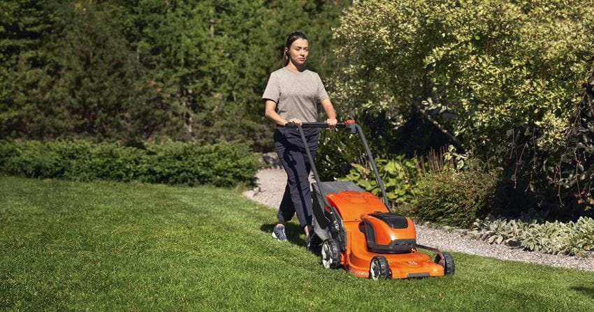 Husqvarna LC 247i utan batteri och laddare