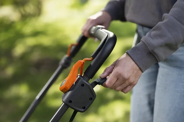 Husqvarna LB 246iS Batterigräsklippare