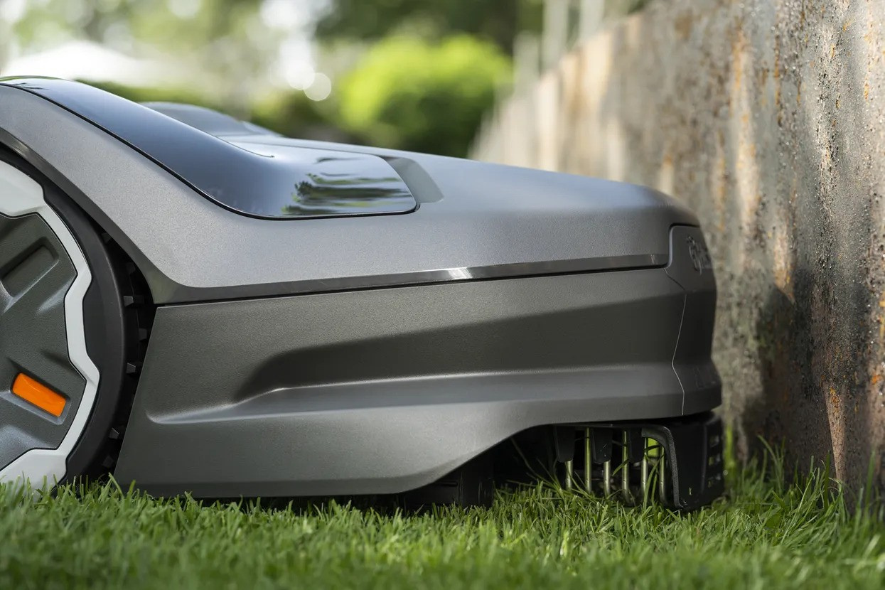 Husqvarna Automower® 305E Nera Robotgräsklippare 