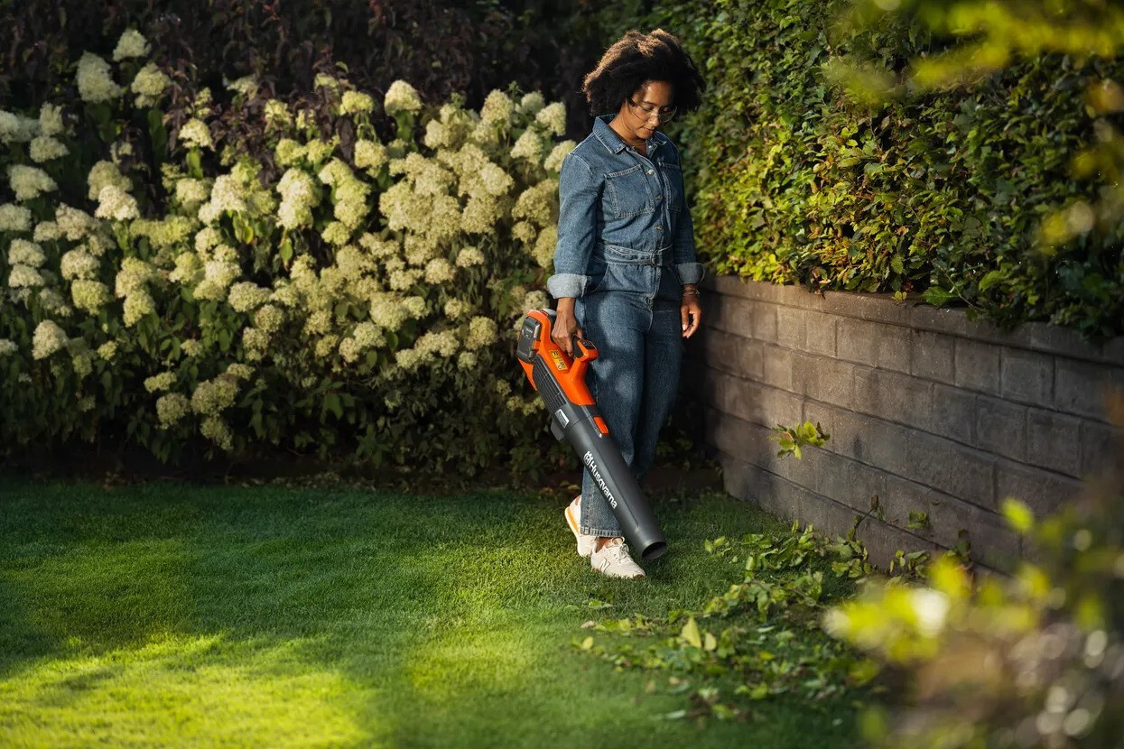 Husqvarna 122iB batteridriven lövblås utan batteri och laddare